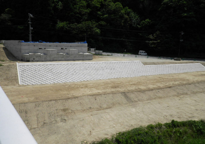 （主）香住村岡線（仮称）新大乗寺橋取付護岸設置工事 工事後